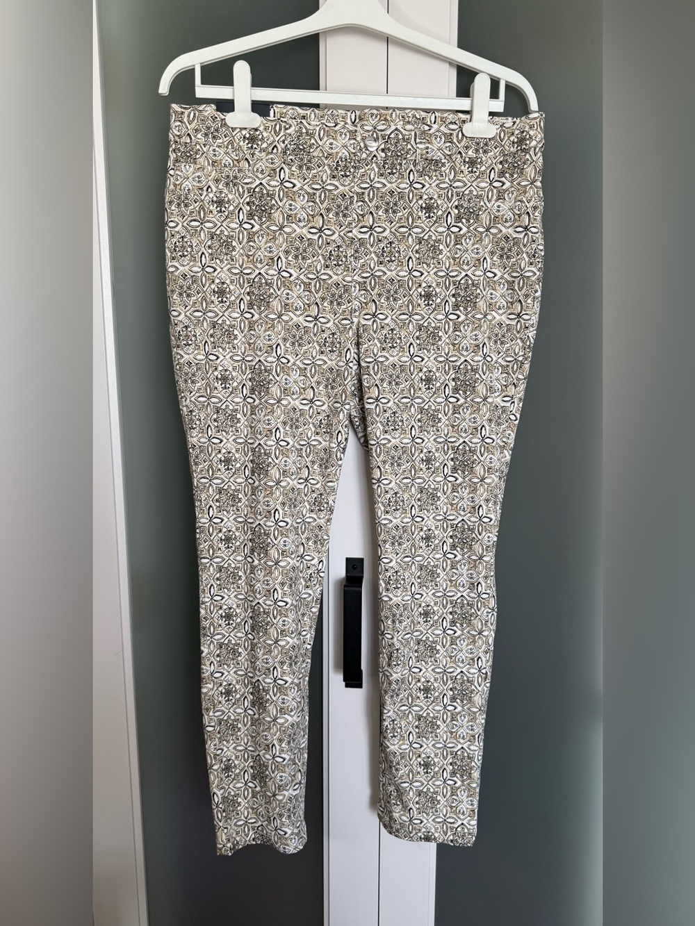 Rafaella Comfort Beige, Black & White Patterned Skinny Pant